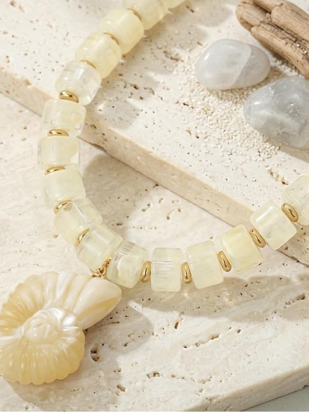 New! Cream Shell Pendant Beaded Necklace - Picture 4 of 6